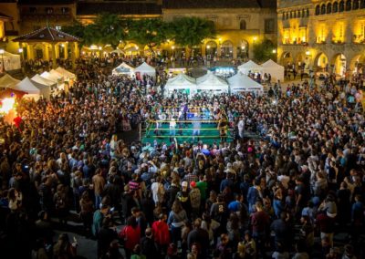 Show de lucha libre ante 900 personas en el Poble Espanyol, para celebrar el dÃ­a nacional de MÃ©xico 2017.